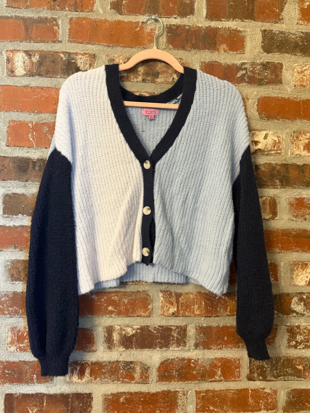 S70 -Two-Tone V-Neck Cropped Cardigan Sweater - Light Blue & Black